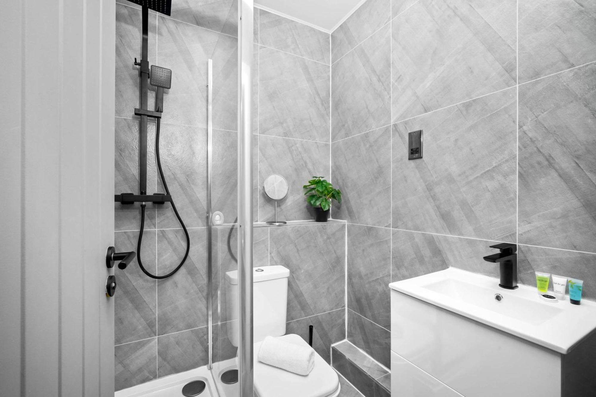 New Luxury Two Bedroom Apartment - City Centre - Netflix - Wifi - Top Rated - Jq 8Ah เบอร์มิงแฮม ภายนอก รูปภาพ