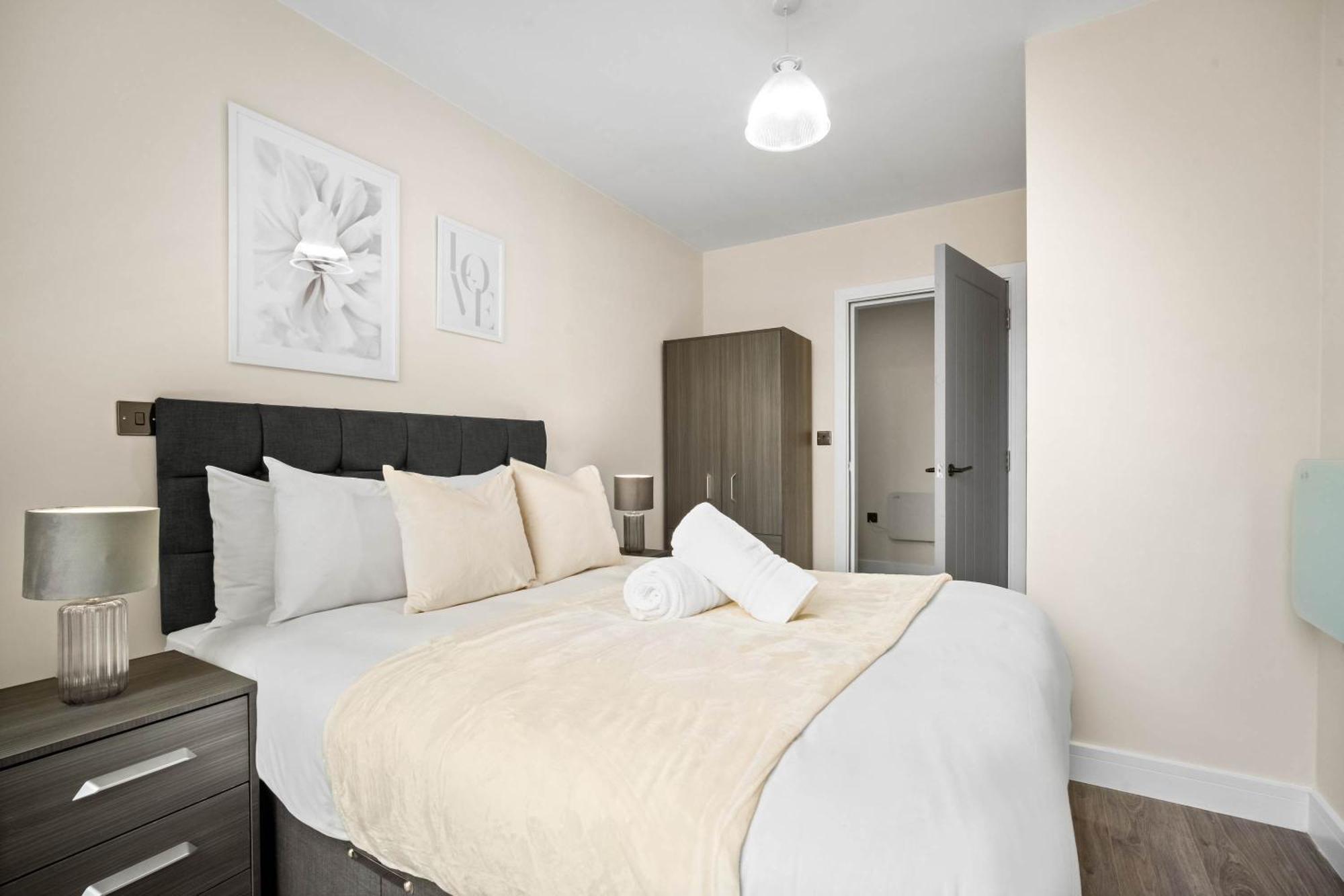 New Luxury Two Bedroom Apartment - City Centre - Netflix - Wifi - Top Rated - Jq 8Ah เบอร์มิงแฮม ภายนอก รูปภาพ