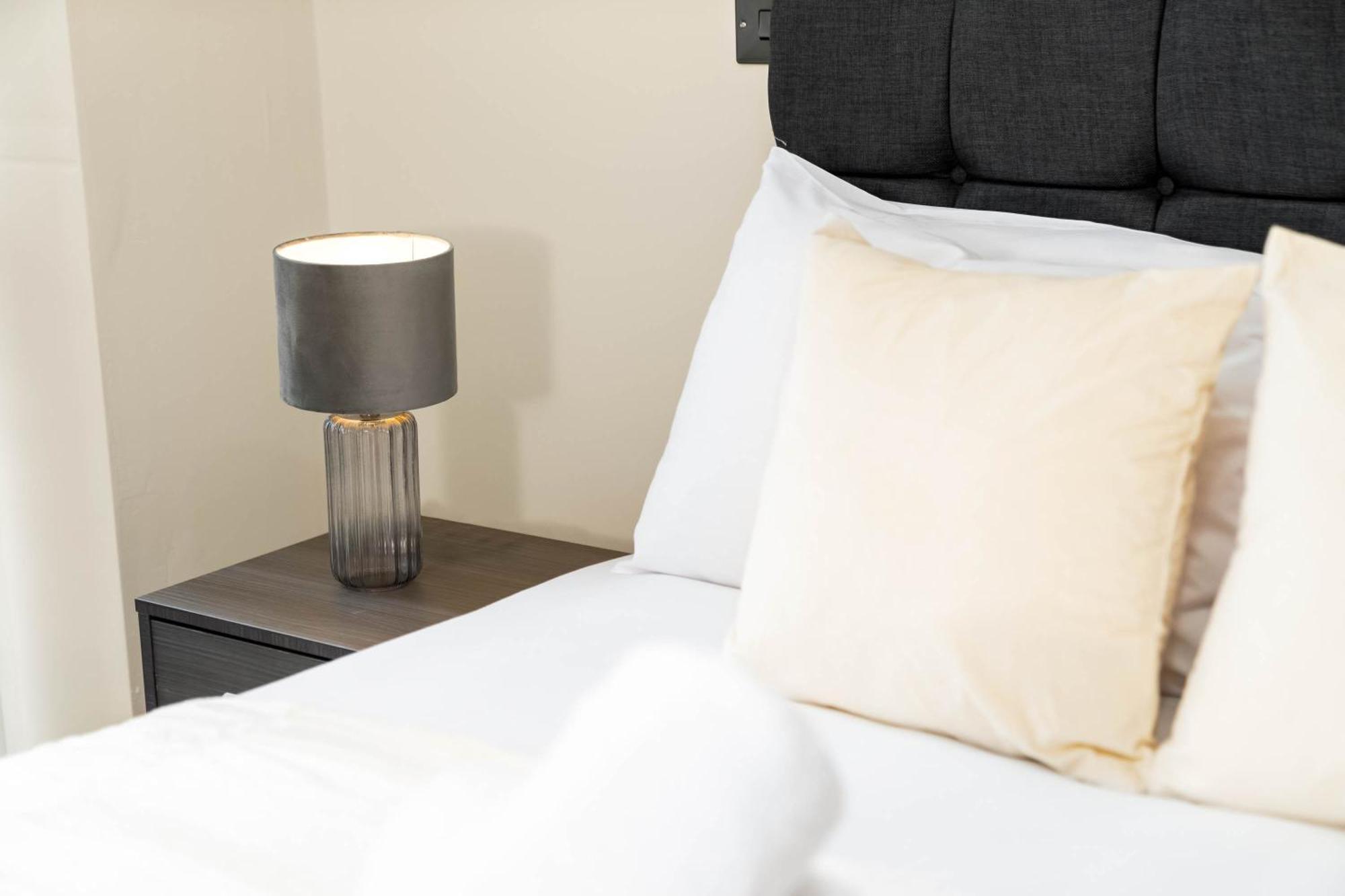 New Luxury Two Bedroom Apartment - City Centre - Netflix - Wifi - Top Rated - Jq 8Ah เบอร์มิงแฮม ภายนอก รูปภาพ