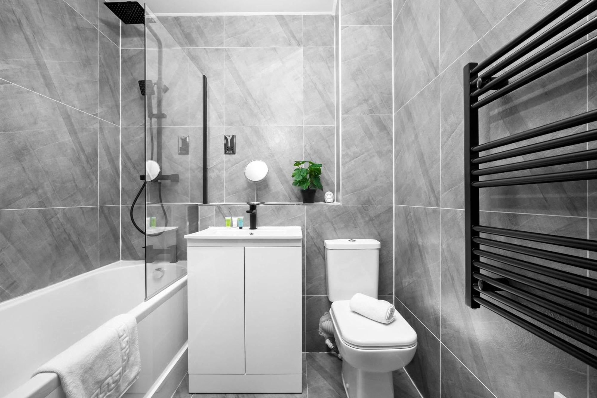 New Luxury Two Bedroom Apartment - City Centre - Netflix - Wifi - Top Rated - Jq 8Ah เบอร์มิงแฮม ภายนอก รูปภาพ